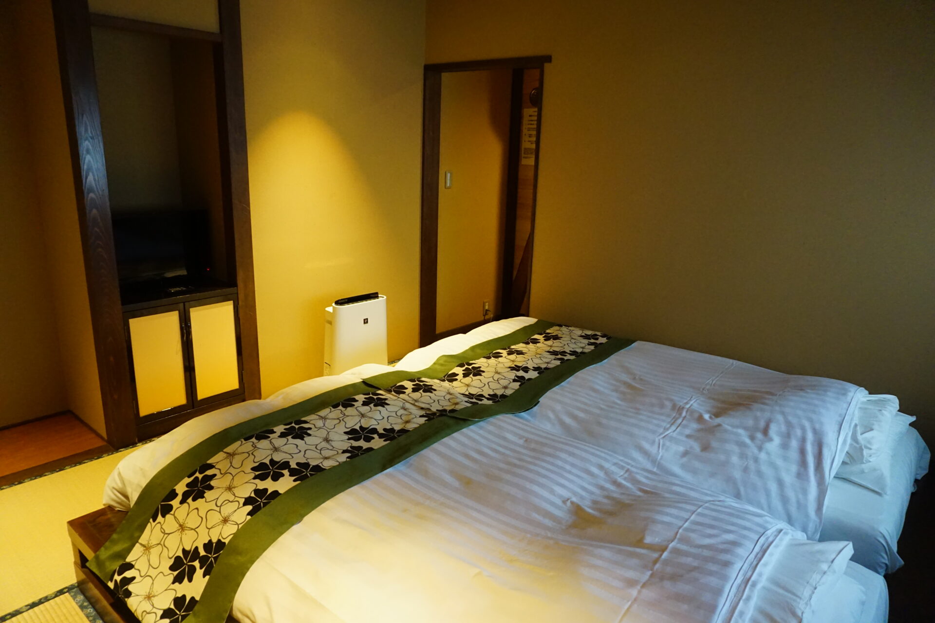 ベッドルーム　空気洗浄機付き