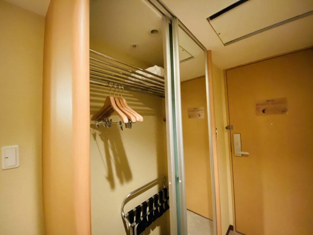 東京ドームホテル　ツインルームA クローゼット