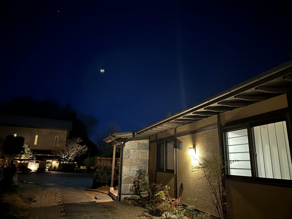 夜の坐忘客室「二藍」の外観